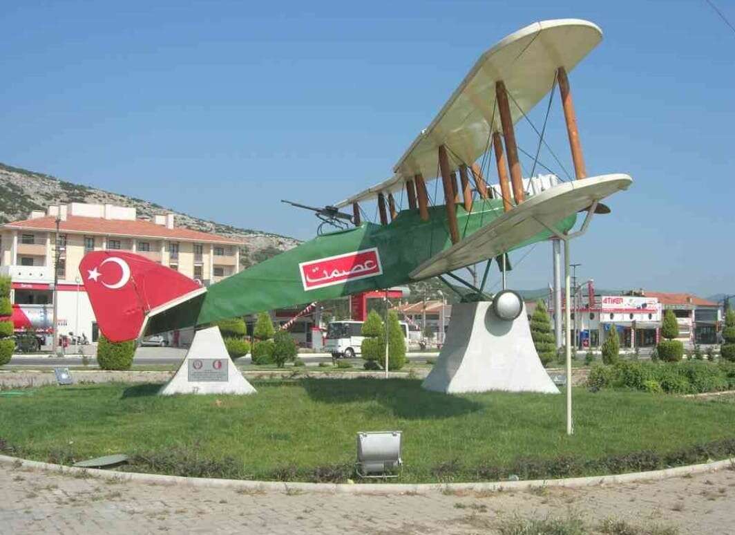 Menteşe’de İsmet Tayyaresi Maketi Yeni Yerine Taşındı 3